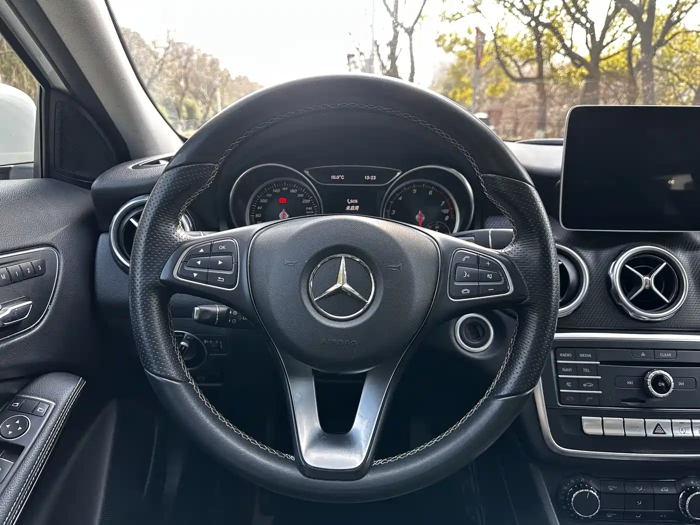 MERCEDES-BENZ GLA