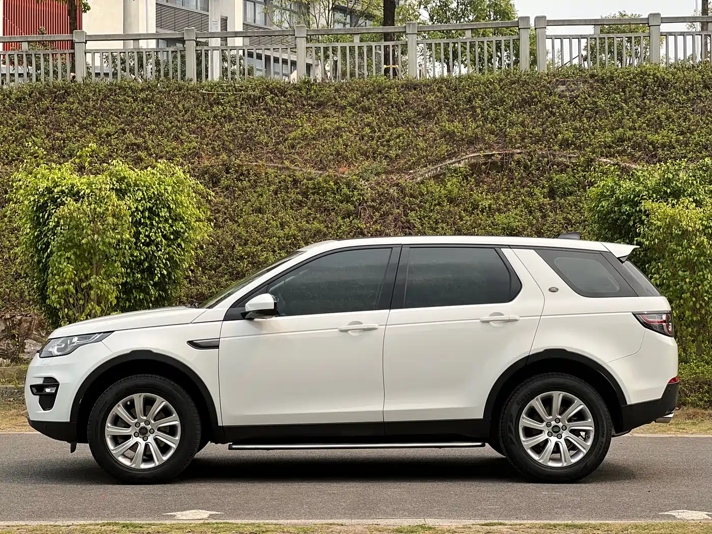 Land Rover Discovery Sport 2017 2.0T SE фото 4