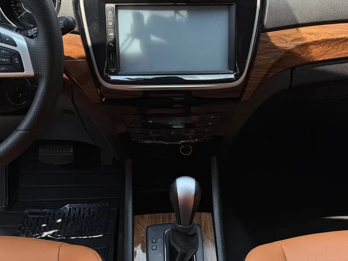 BAIC Weiwang S50 2017 2016 1.5T CVT Joy Elite