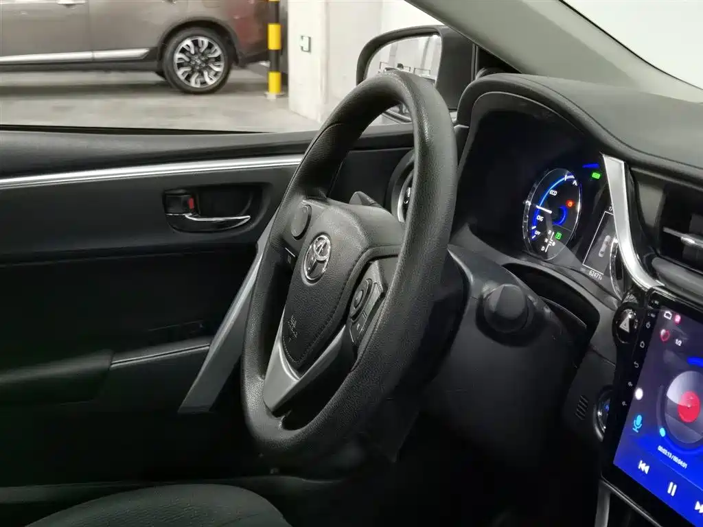 Toyota Corolla Twin Engine E+ 2019 1.8L E-CVT Leading Edition фото 22