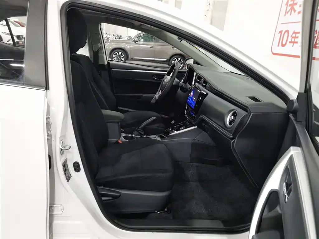 Toyota Corolla Twin Engine E+ 2019 1.8L E-CVT Leading Edition фото 23