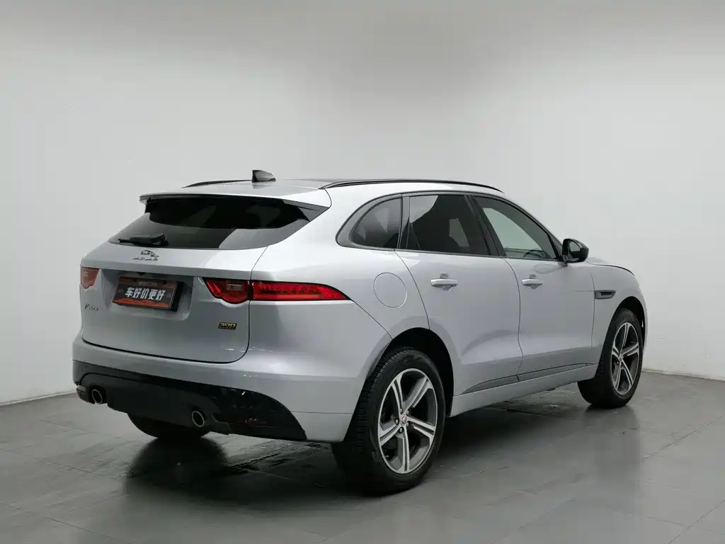 Photo 2 - Jaguar F-PACE
