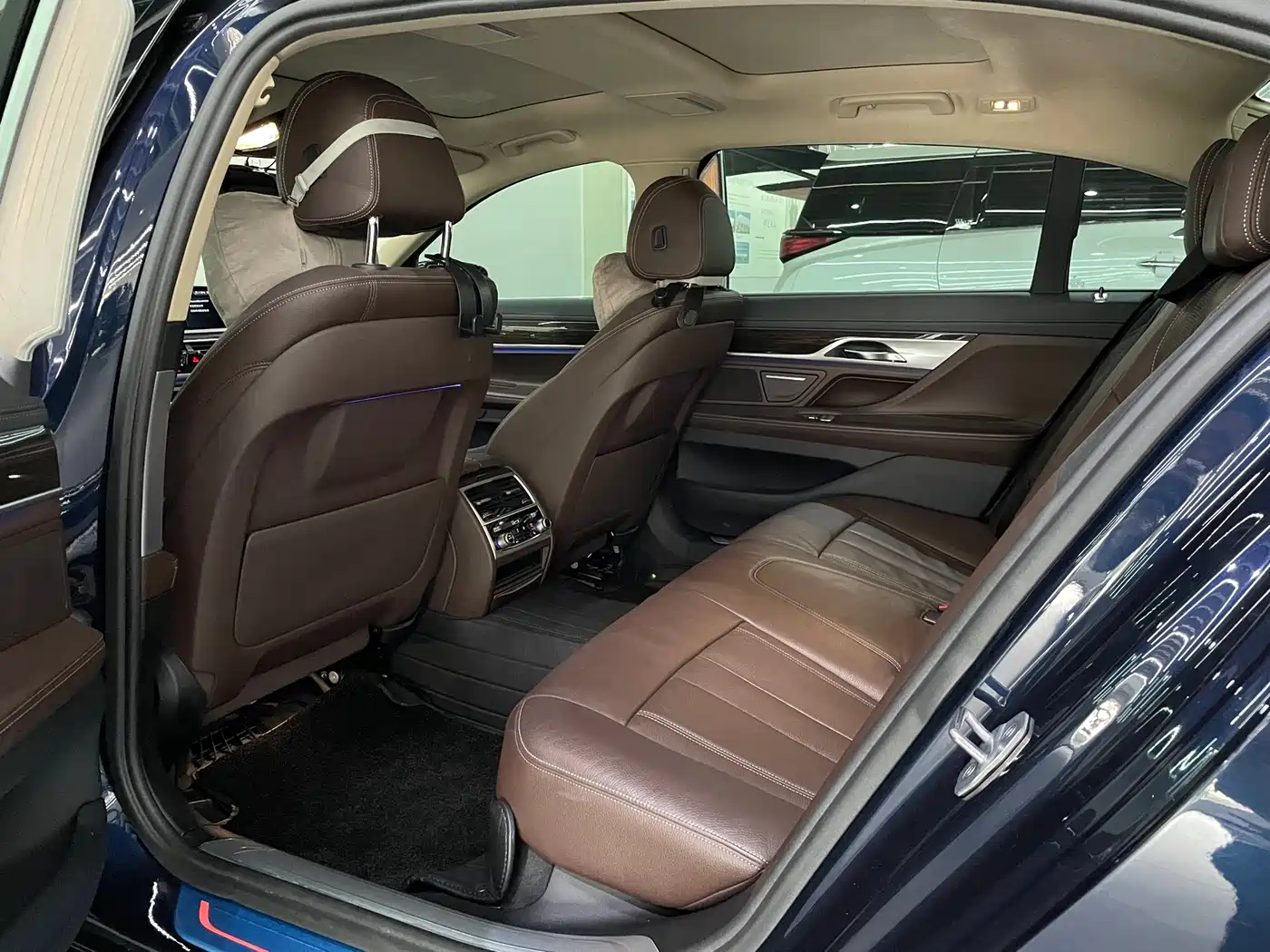 BMW 7 Series 2016 730Li Leading фото 13