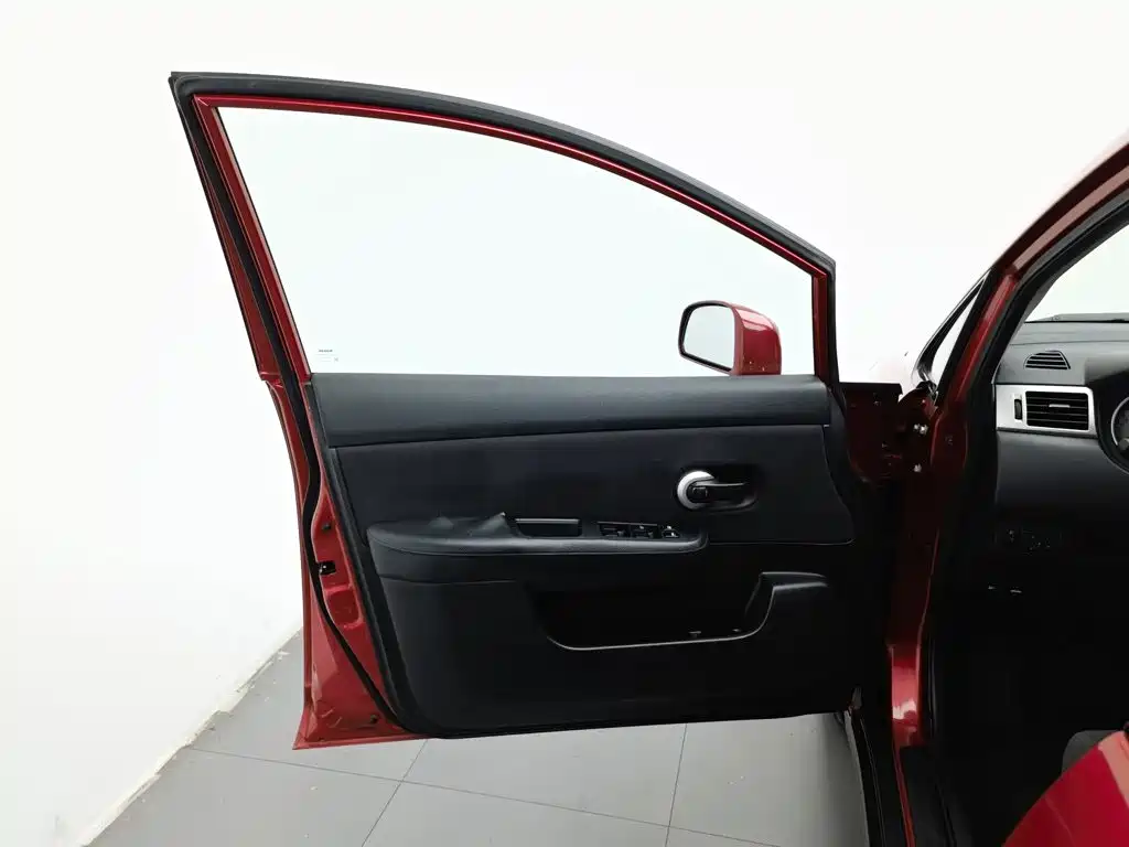 Nissan Tiida 2008 2008 1.6L Manual Fashion