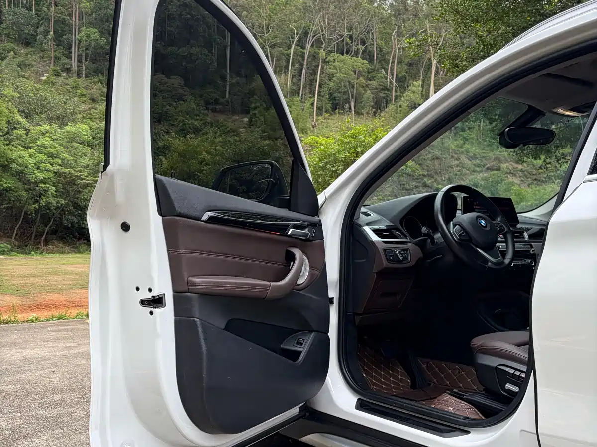 BMW X1 2022 sDrive20Li Fashion фото 17