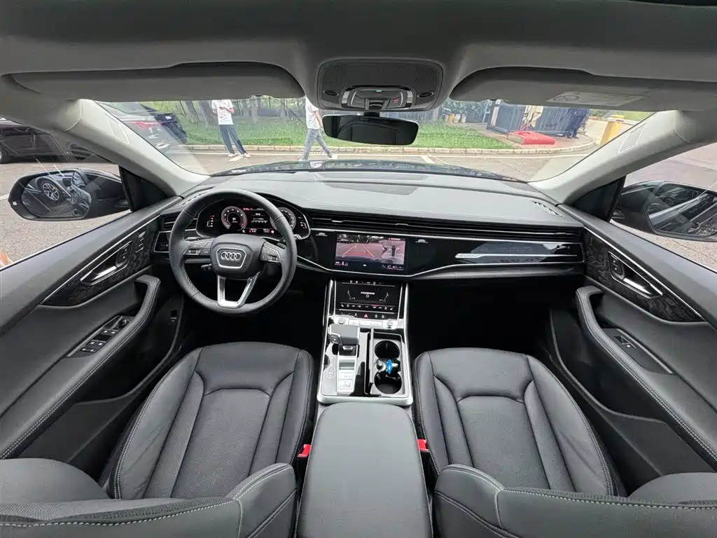 Audi Q8 2025 2024 55 TFSI Luxury Sport