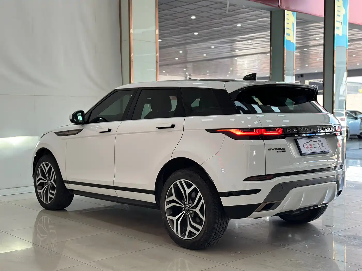 Land Rover Range Rover Evoque 2020 249PS R-DYNAMIC S Sport Edition фото 17