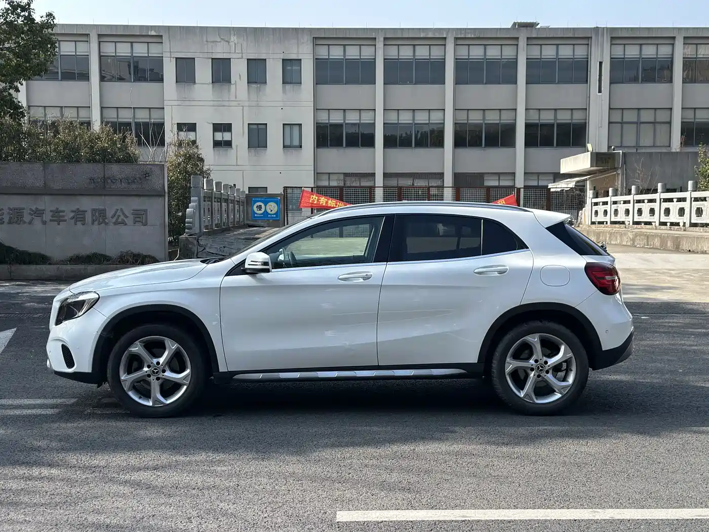 MERCEDES-BENZ GLA