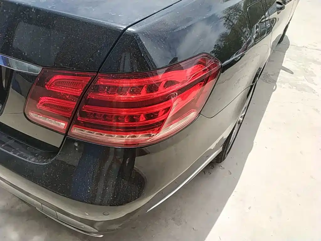 صورة 8 - Mercedes-Benz E-Class