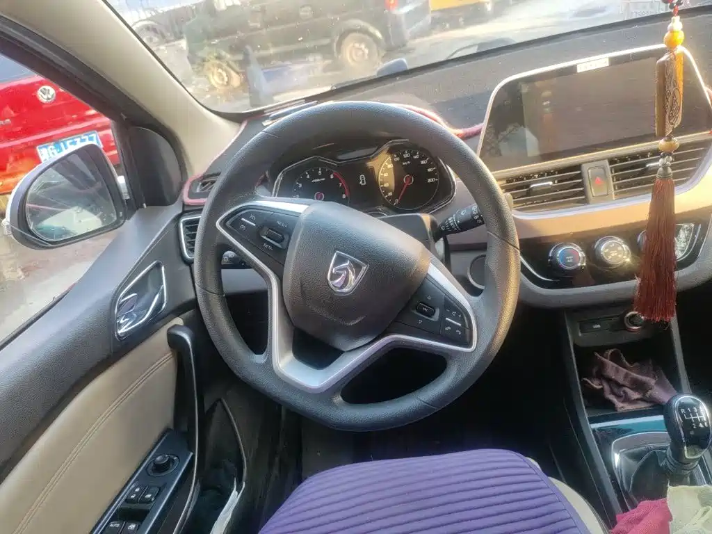 Baojun 310W 2017 2017 1.5L Manual Fashion Edition (China V)