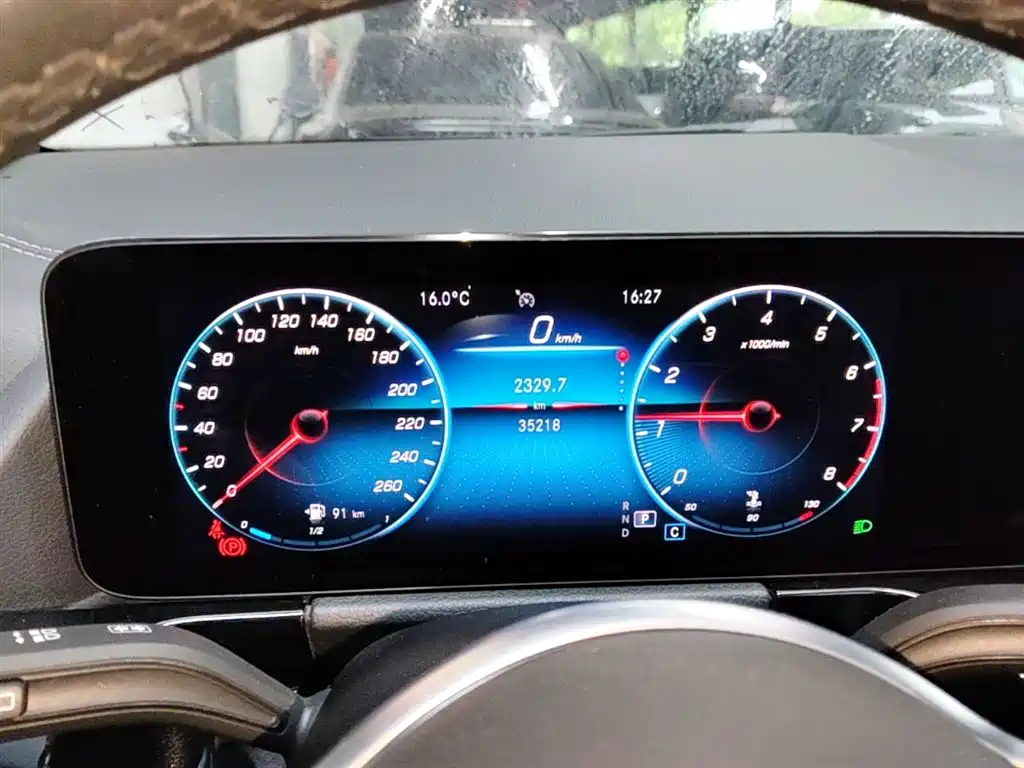 MERCEDES-BENZ GLA