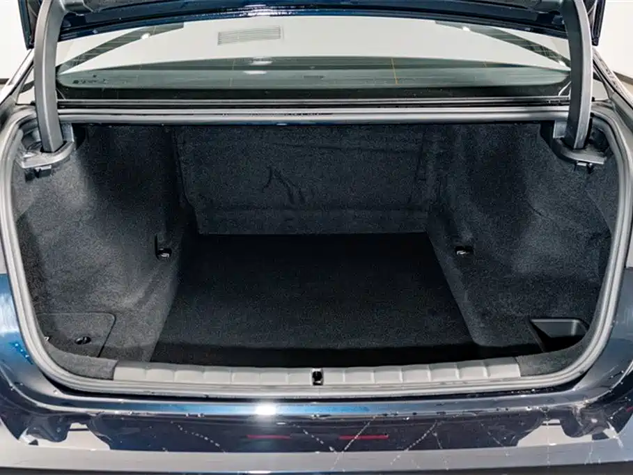 BMW 7 Series 2023 740Li Exclusive M Sport Package фото 31