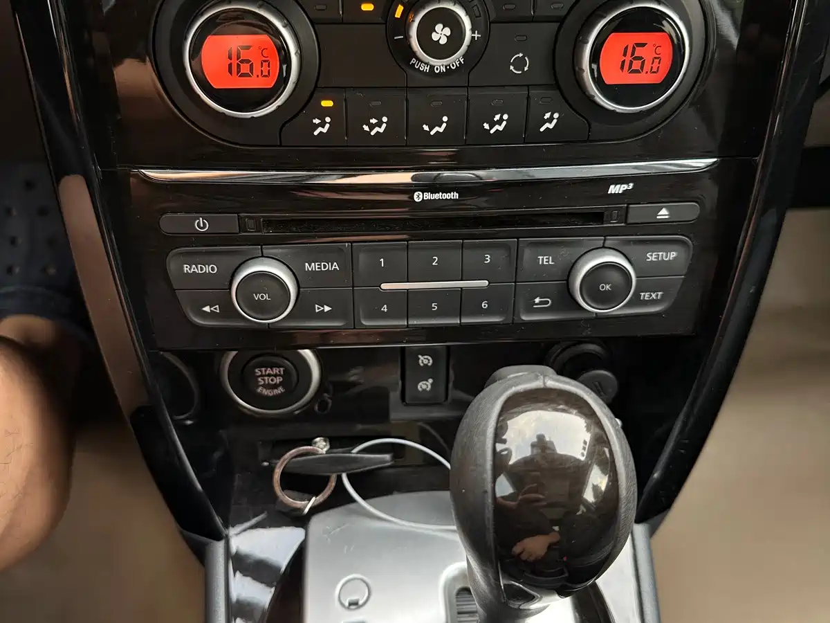 Renault Koleos (Import) 2014 2014 2.5L 2WD Comfort Edition
