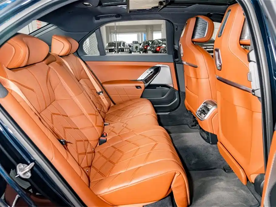 BMW 7 Series 2023 740Li Exclusive M Sport Package фото 27