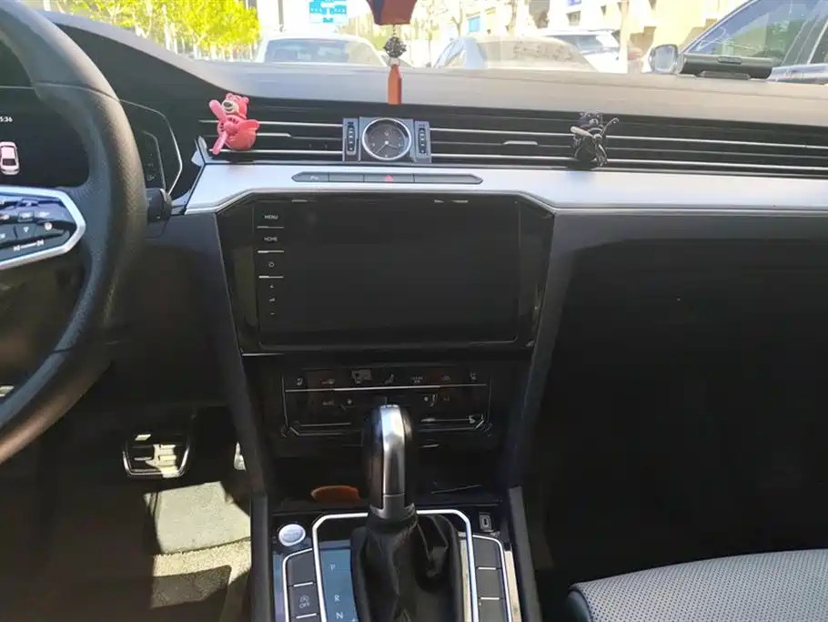 Volkswagen Magotan 2023 Model 2 Million Commemorative Edition 330TSI DSG Luxury фото 13