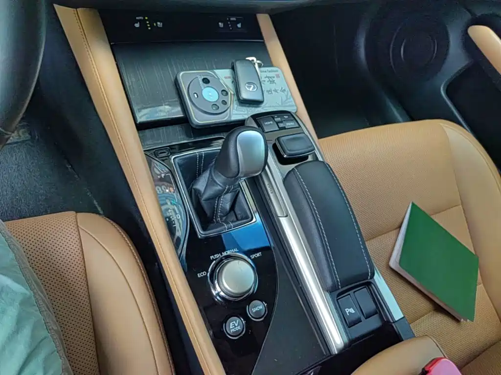 Lexus GS 2017 2016 300h Leading Edition