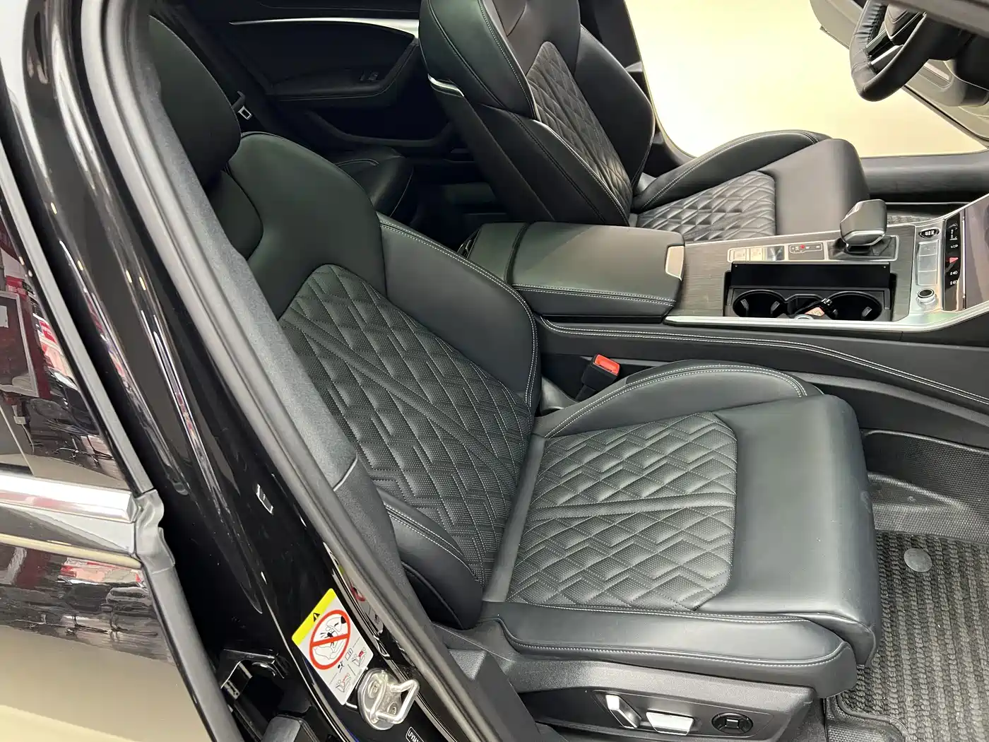 Фото 21 - Audi A6L