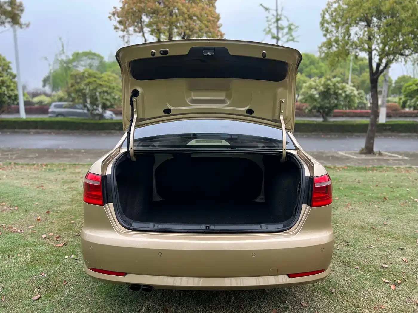 Volkswagen Lavida 2013 Model 1.4TSI DSG Luxury фото 19