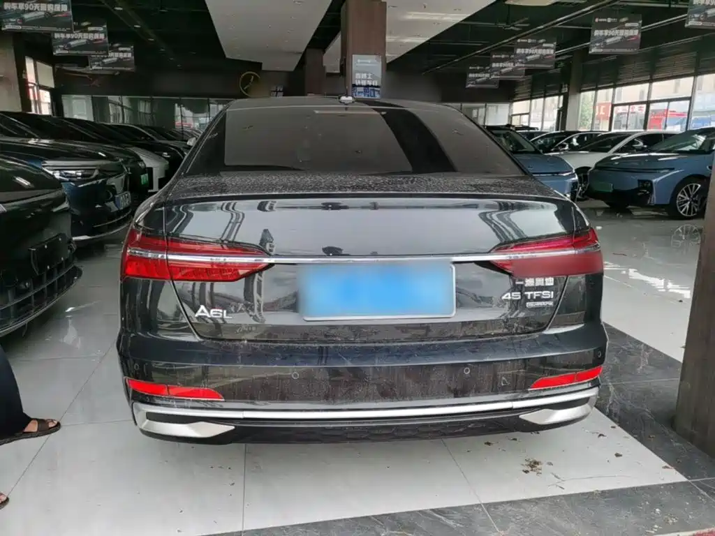 Фото 6 - Audi A6L