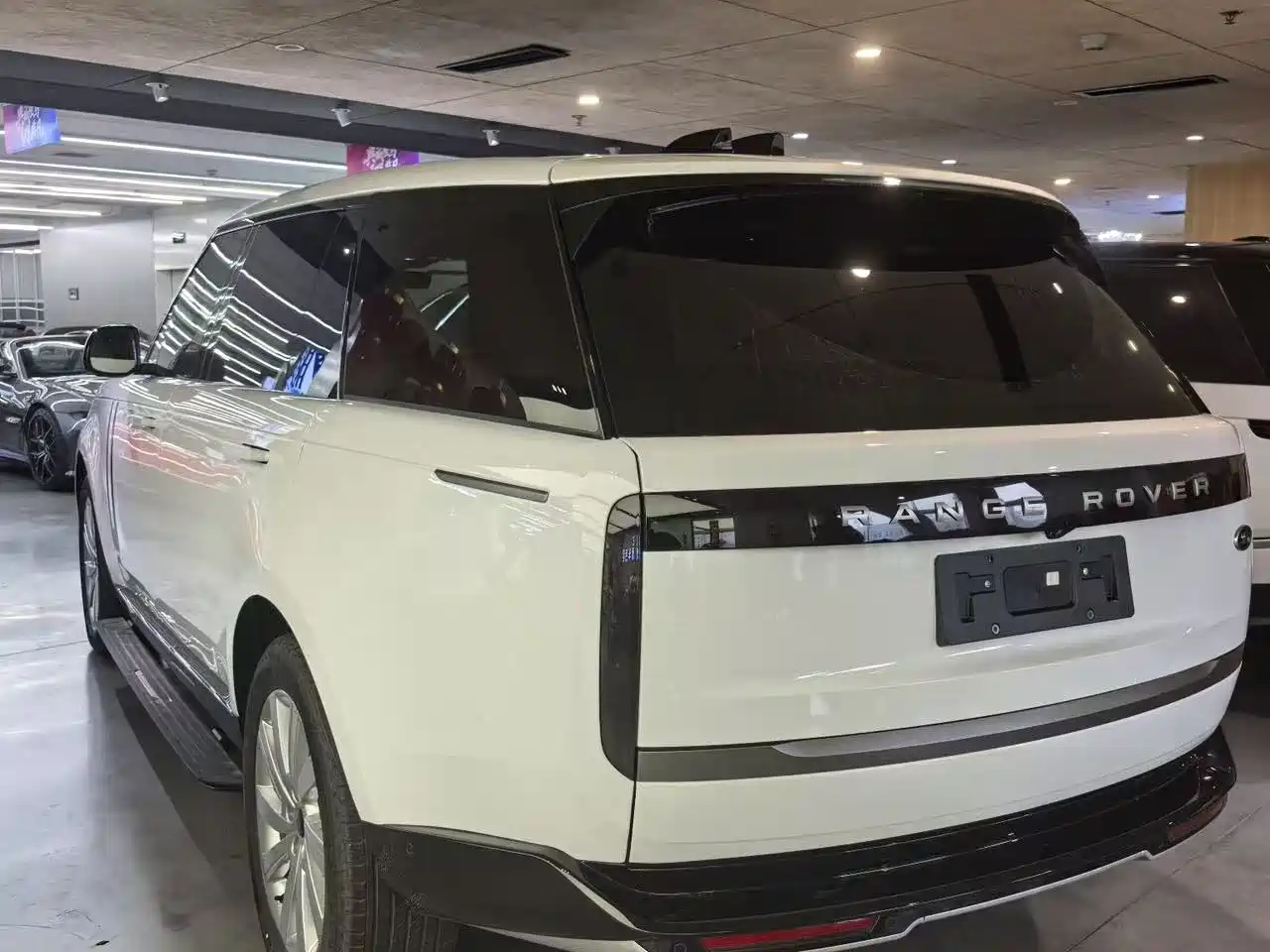 Land Rover Range Rover 2026 Model 3.0 L6 400PS SE Long Wheelbase Version фото 2