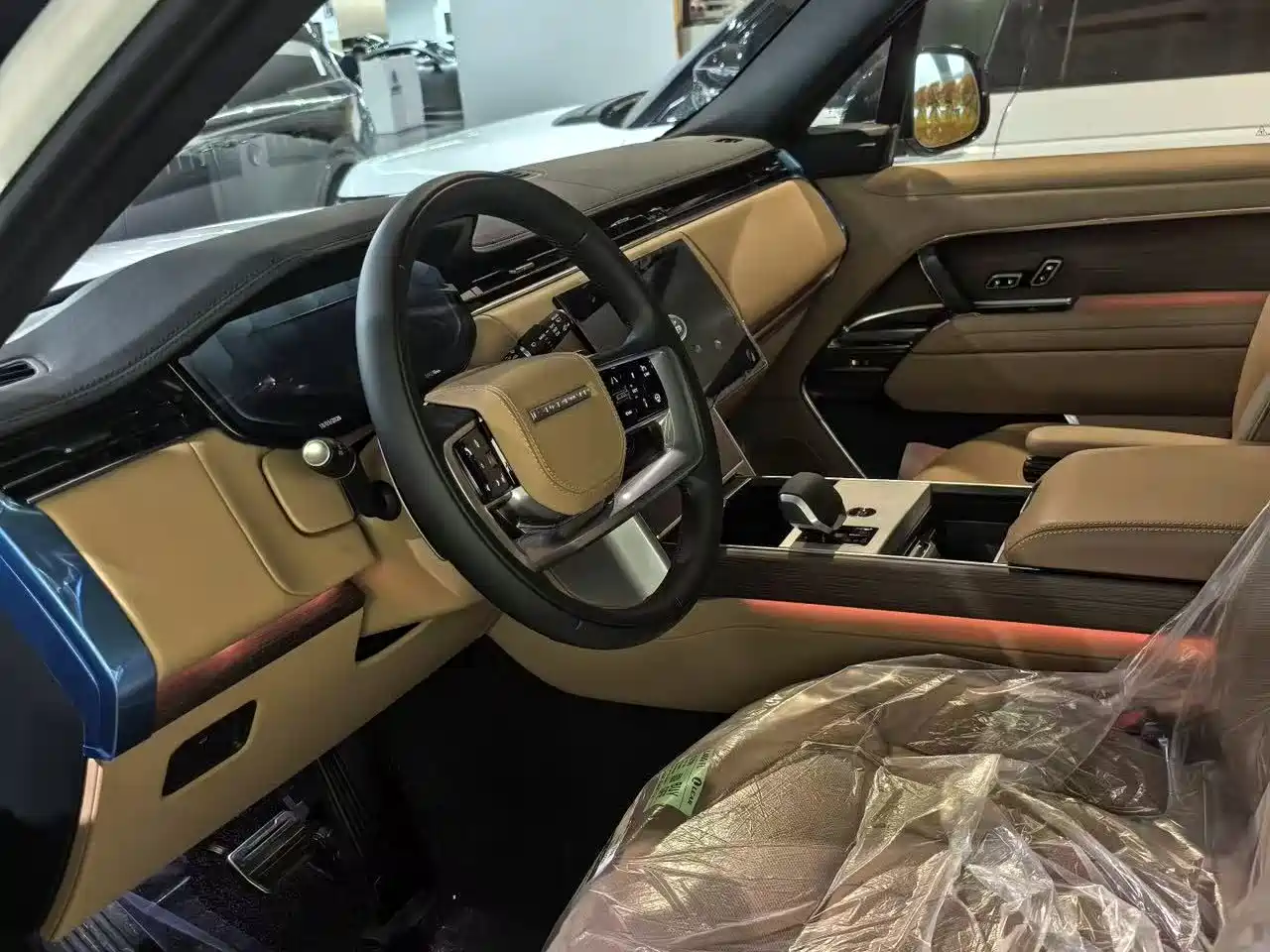Land Rover Range Rover 2026 Model 3.0 L6 400PS SE Long Wheelbase Version фото 6