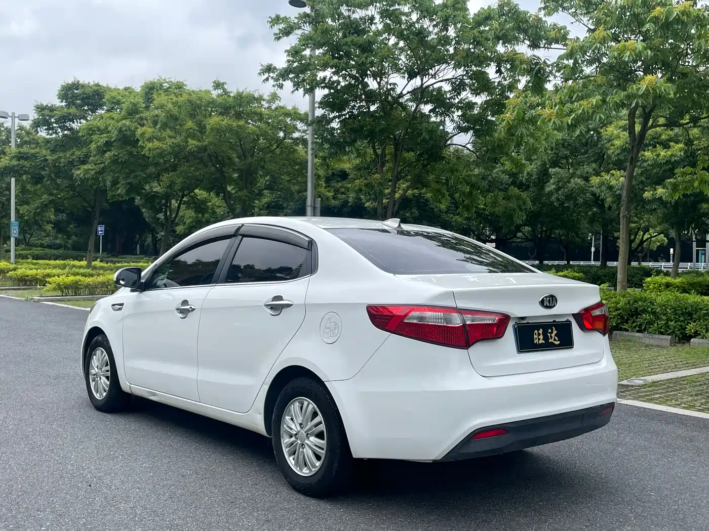 Kia K2 2012 Sedan 1.4L MT GLS Commemorative Edition фото 8