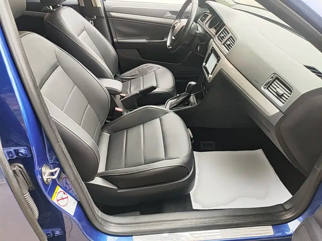 Volkswagen Lavida Tour 2015 1.6L Automatic Comfort Edition фото 25