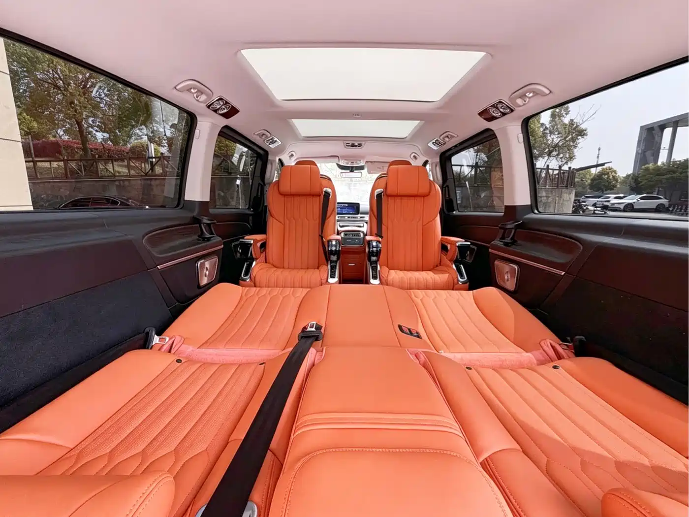 Mercedes-Benz V-Class 2024 V 300 L Long Wheelbase Luxury Edition фото 14