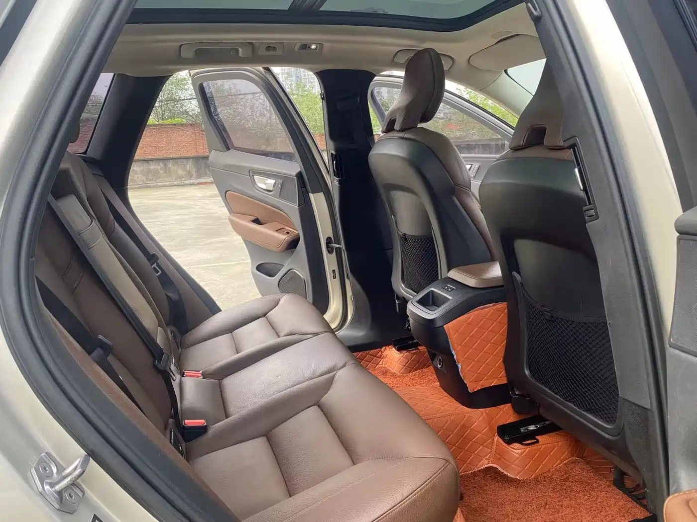 Фото 8 - Volvo XC60