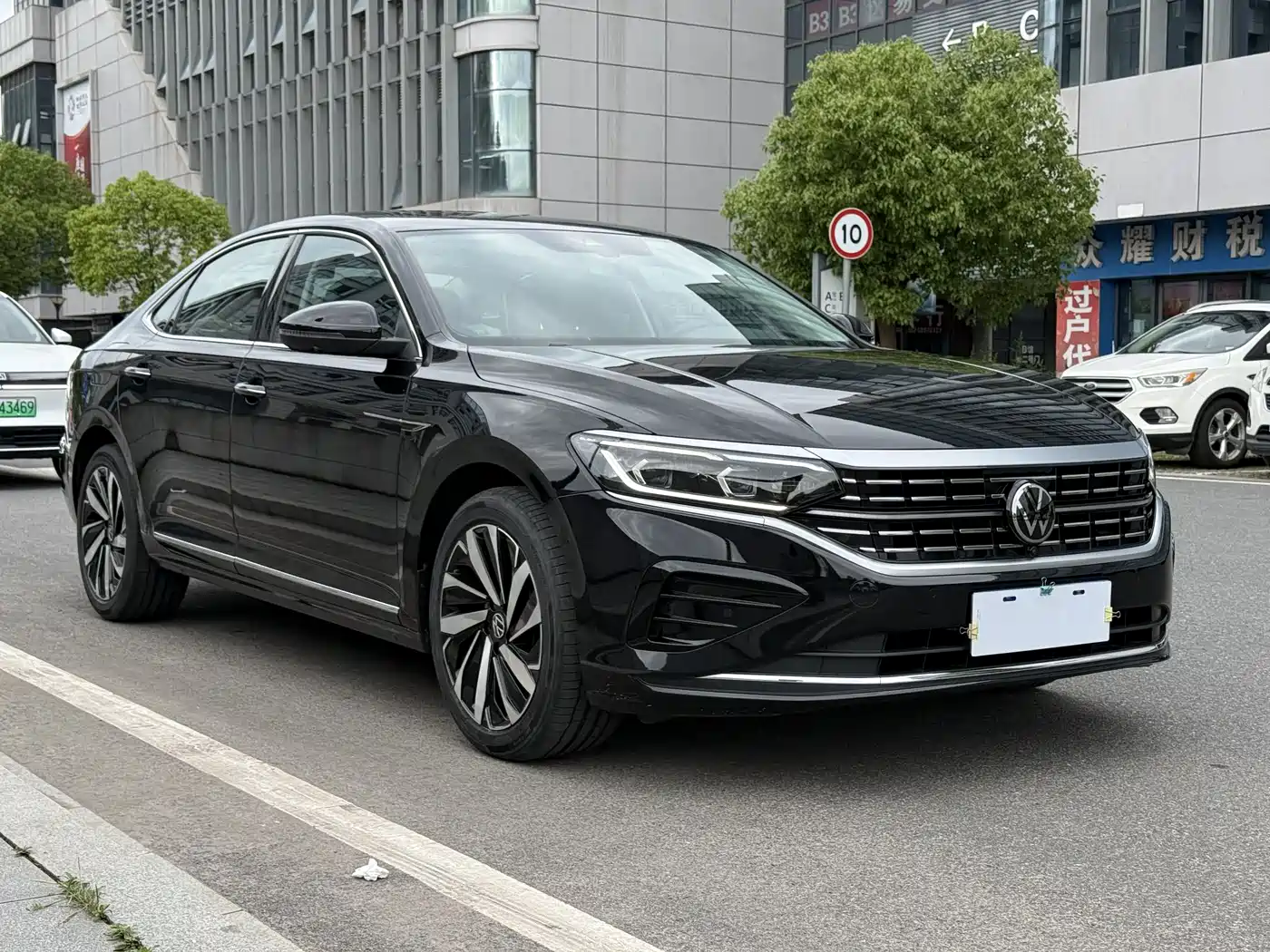 Volkswagen Passat 2025 Outstanding 380TSI Dragon Glory Edition фото 3