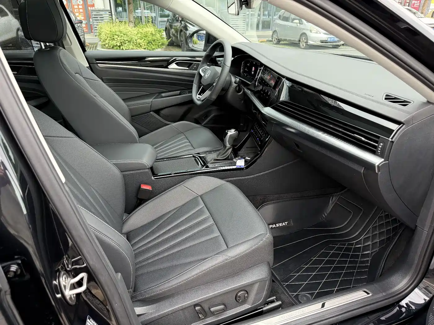 Volkswagen Passat 2025 Outstanding 380TSI Dragon Glory Edition фото 12