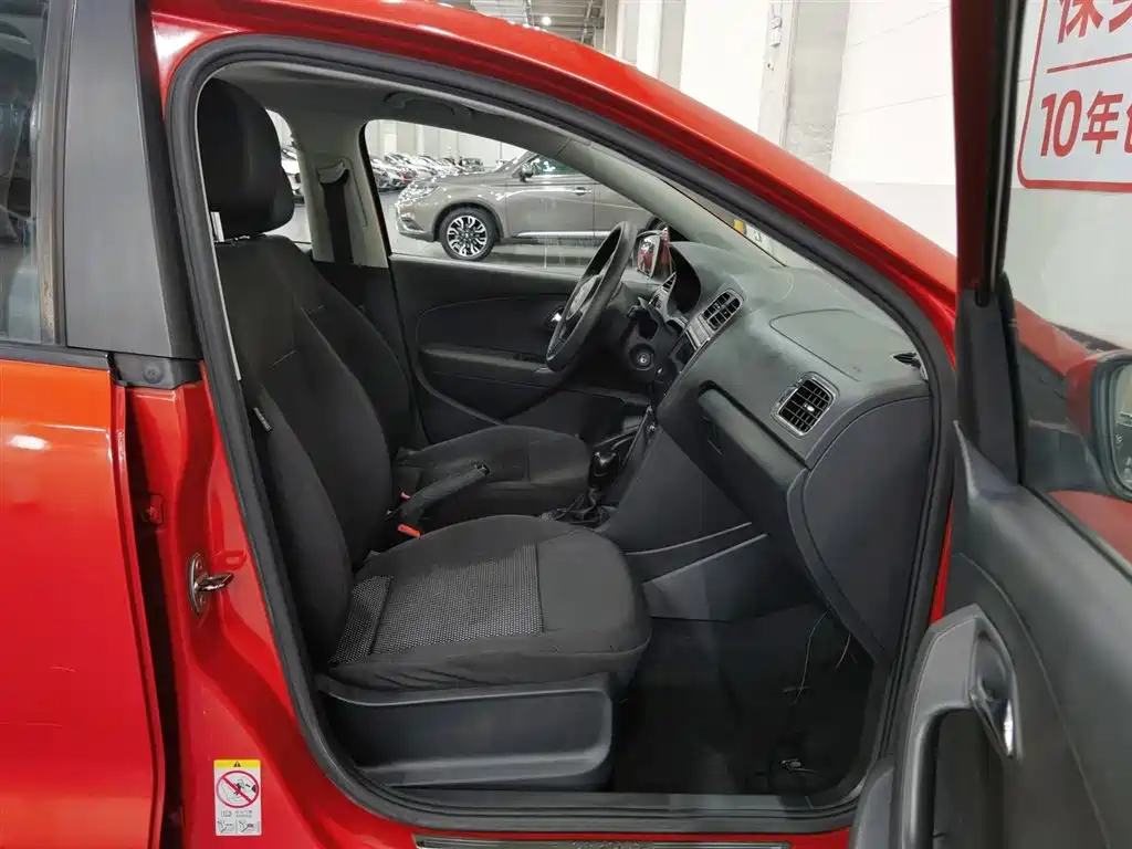 Volkswagen Polo 2011 1.4L Automatic Style Edition фото 23