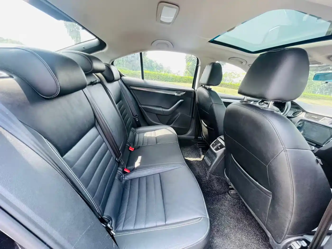 Škoda Octavia 2016 TSI280 DSG Smart Edition фото 9