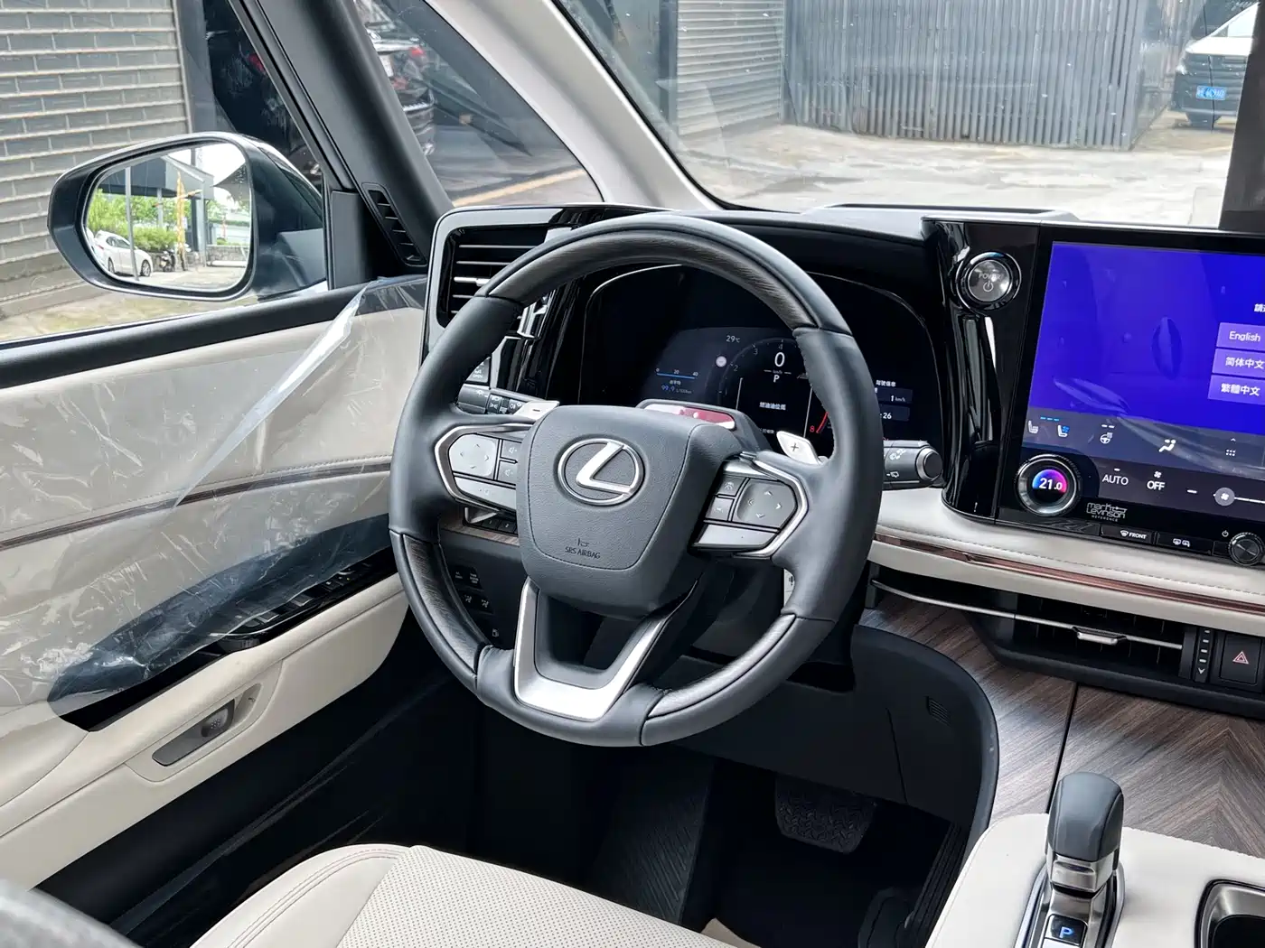Lexus LM 2025 Model 500h Six-Seater Prestige Edition фото 9