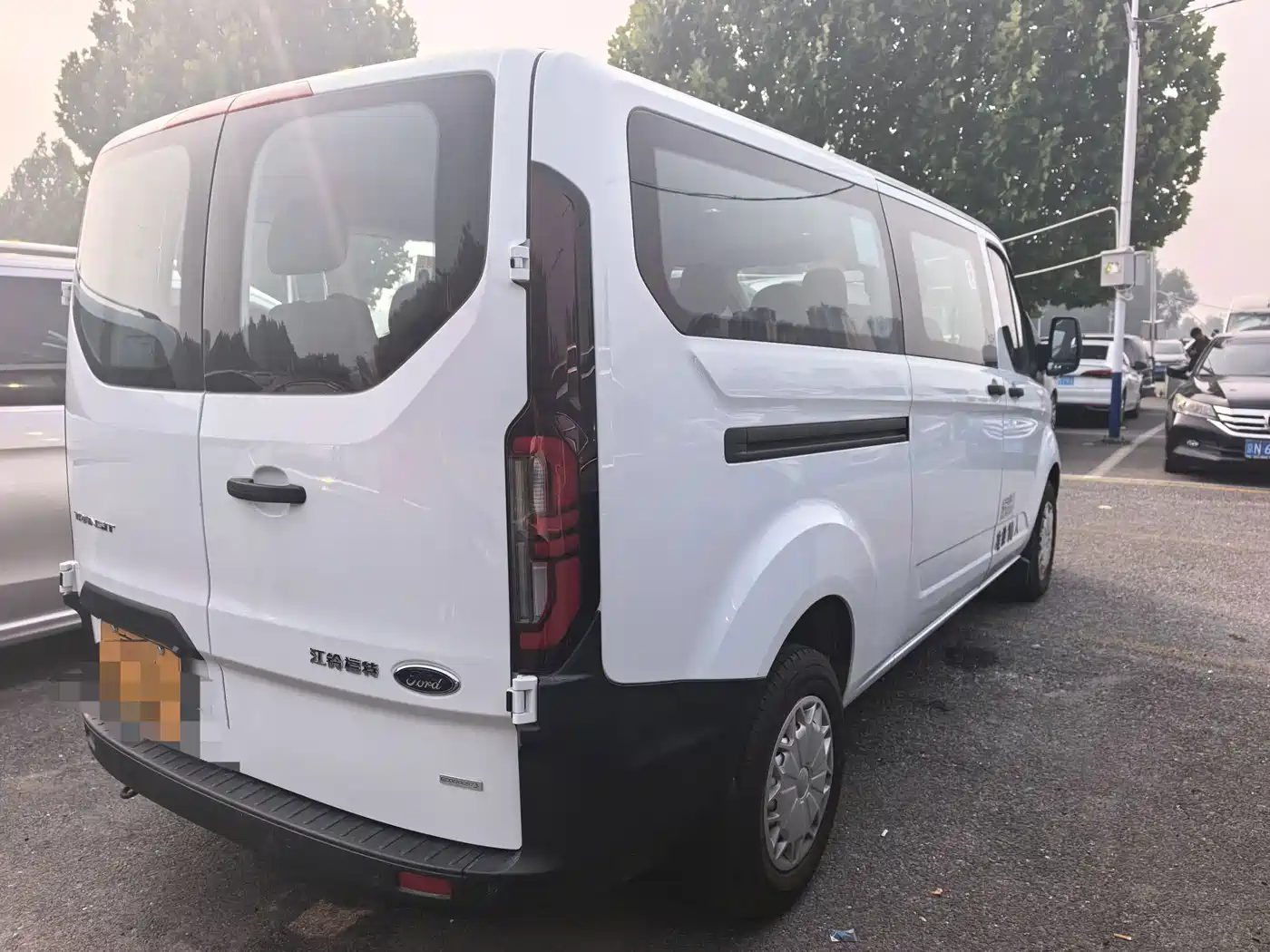Ford Transit 2023 2023 2.0T Petrol Auto Business Travel Mid-Axis Mid-Roof 10/11/12-seater
