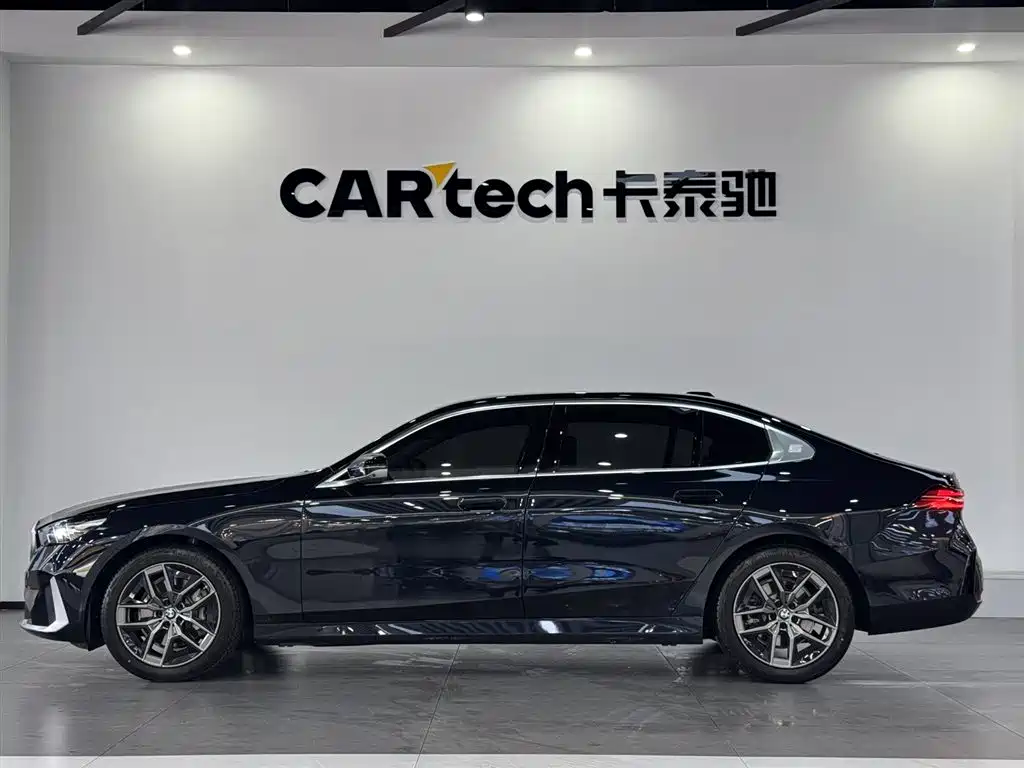 BMW 5 Series 2024 530Li Leading Model Luxury Package фото 7