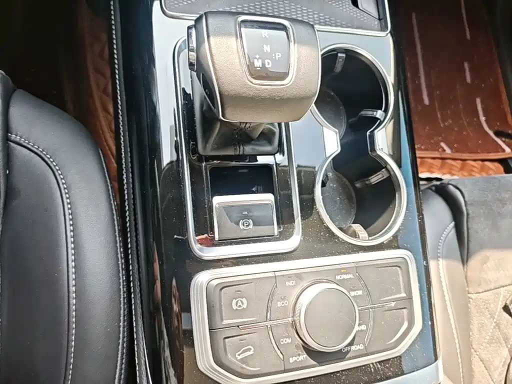 Фото 14 - Hongqi HS7