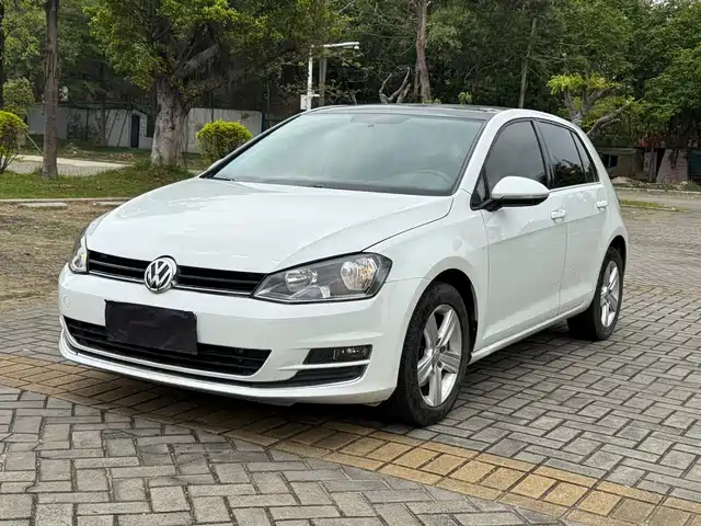 VOLKSWAGEN GOLF