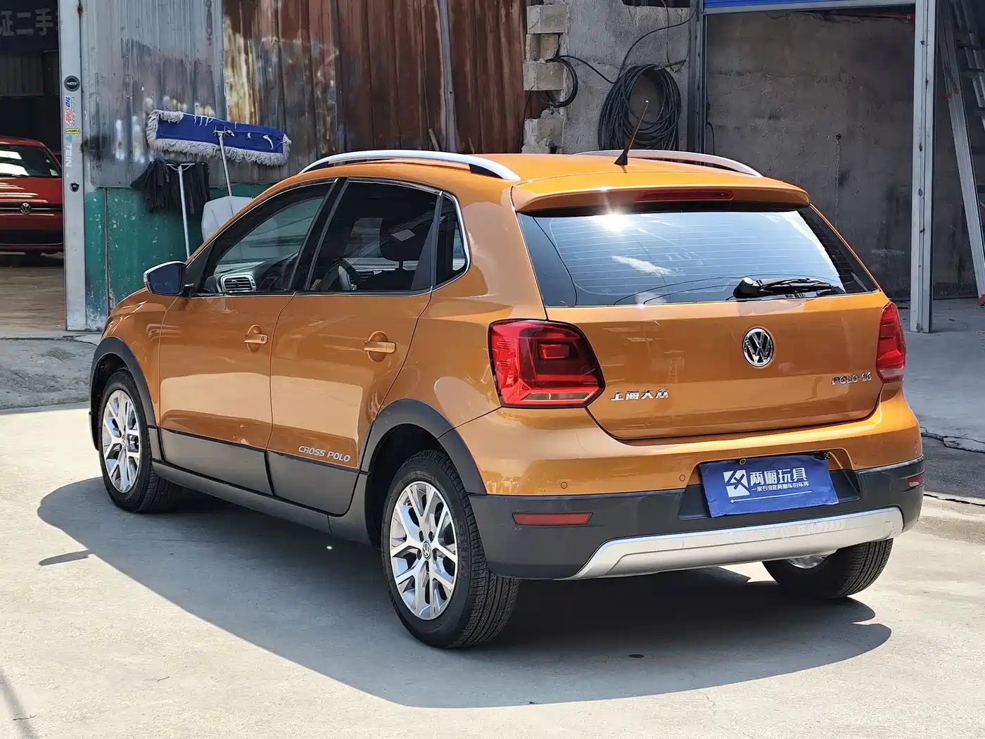 Volkswagen Polo 2014 1.6L Cross Polo Automatic фото 9