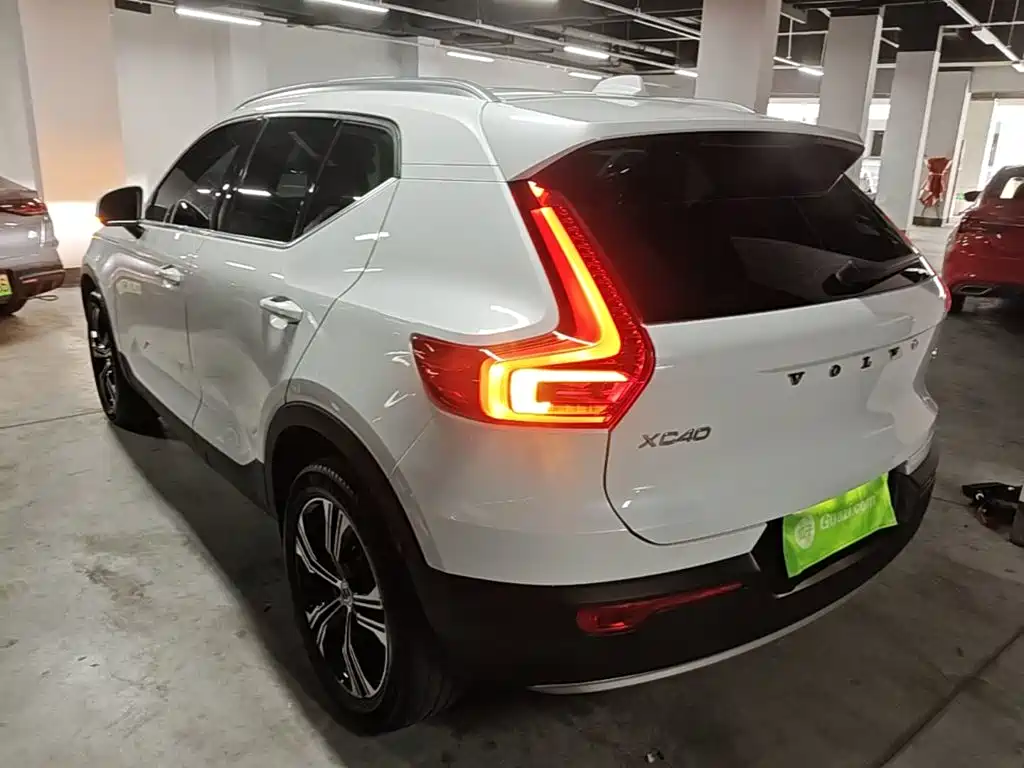 Фото 5 - Volvo XC40