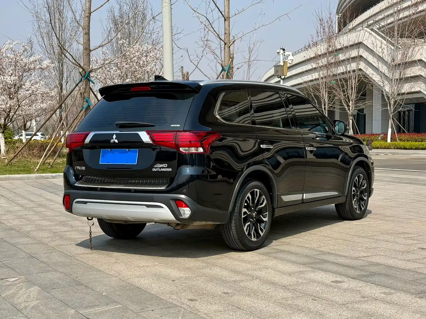 MITSUBISHI OUTLANDER