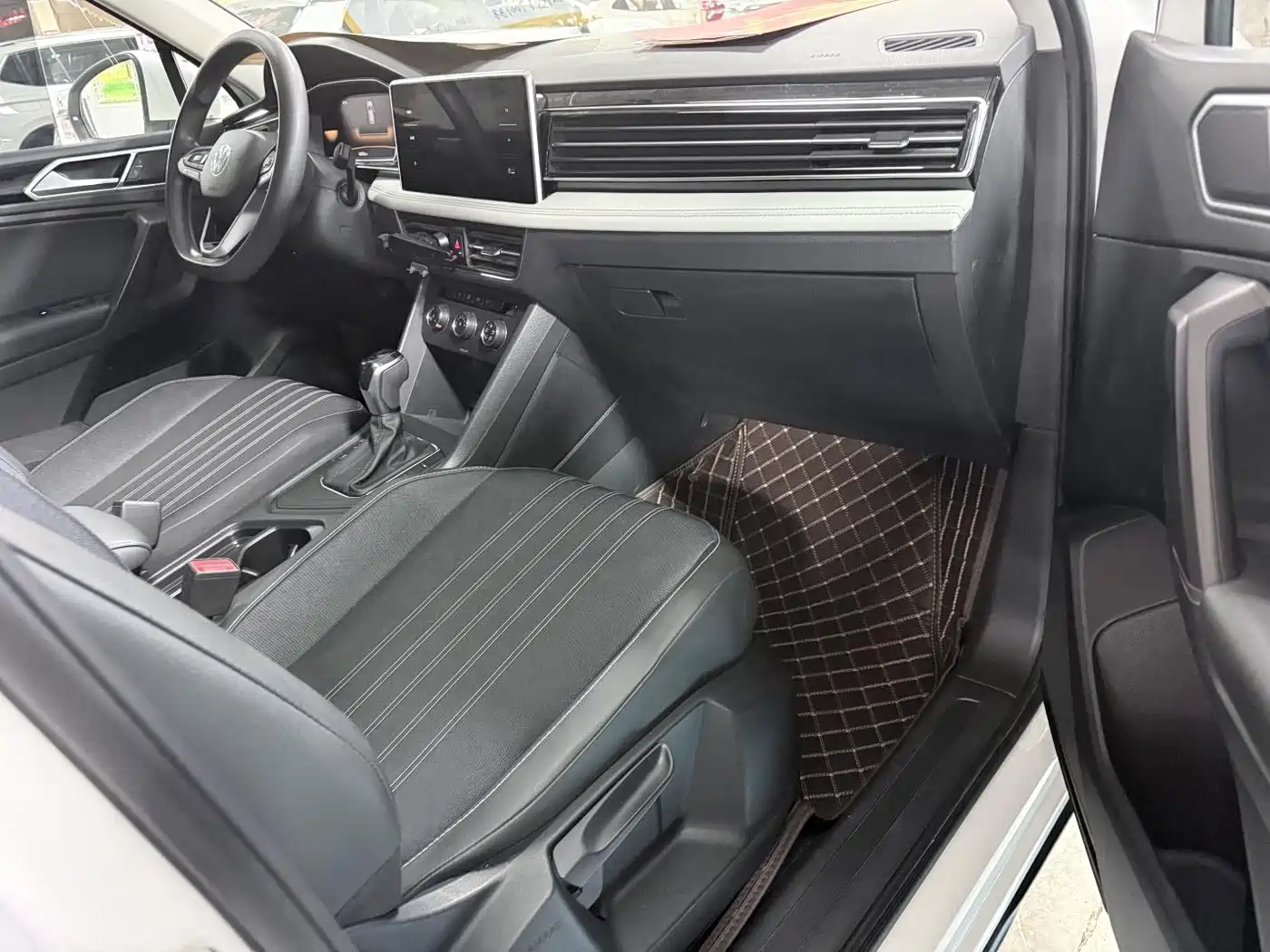 Volkswagen Tiguan L 2022 330TSI Automatic 2WD Comfort Edition фото 16