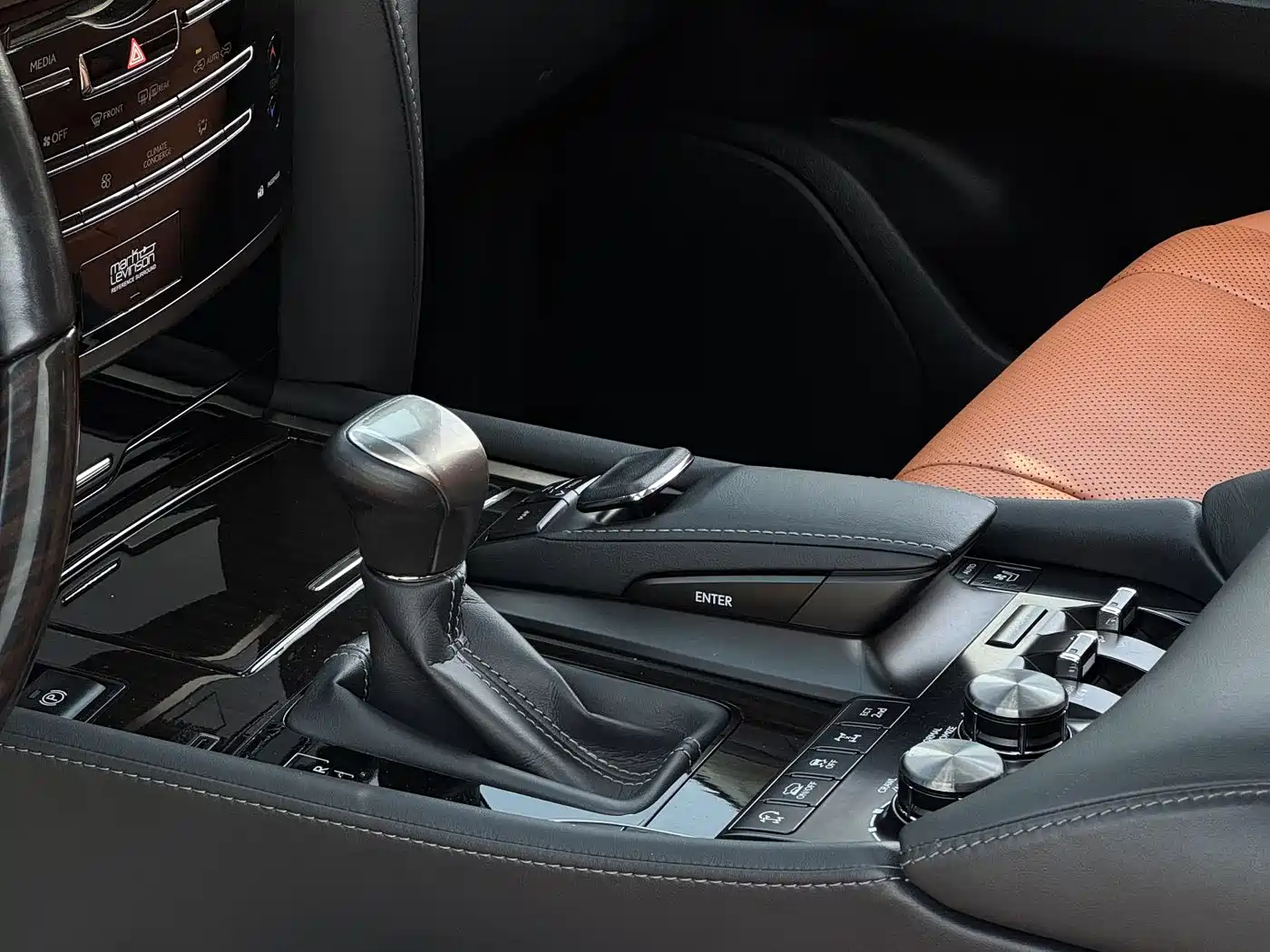 Lexus LX 2019 570 Dynamic Luxury Edition фото 18