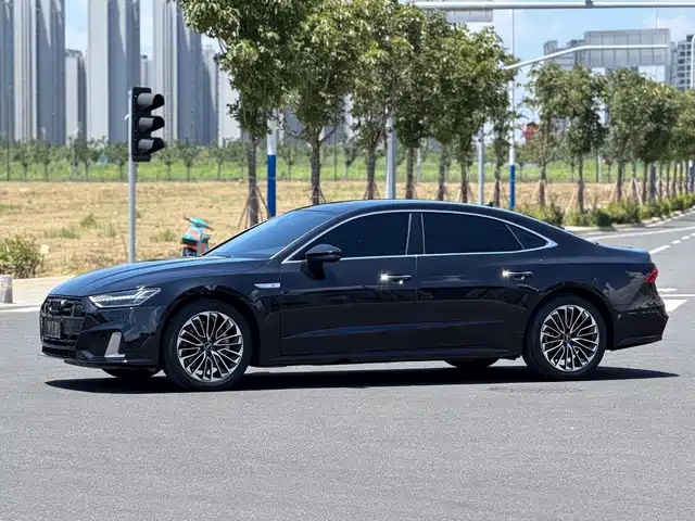 Audi A7L 2025