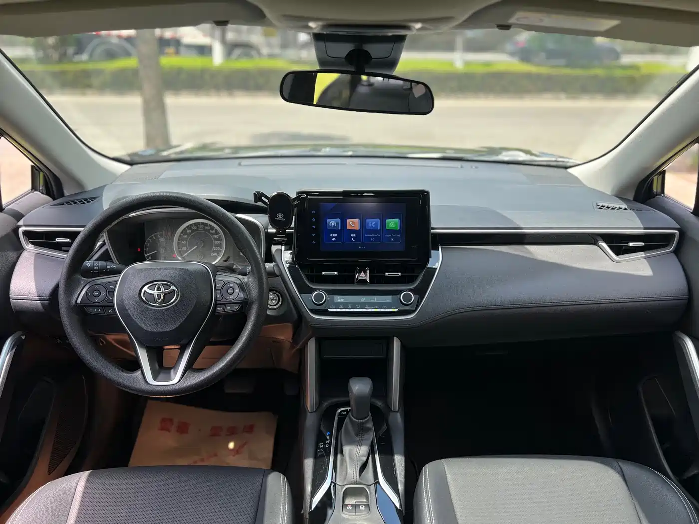 Toyota Frontlander 2022 2.0L CVT Luxury Edition фото 5