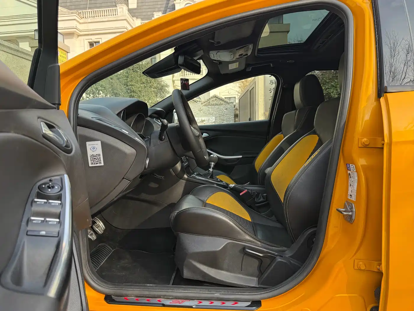 Ford Focus (Import) 2016 2015 2.0T ST Orange Edition