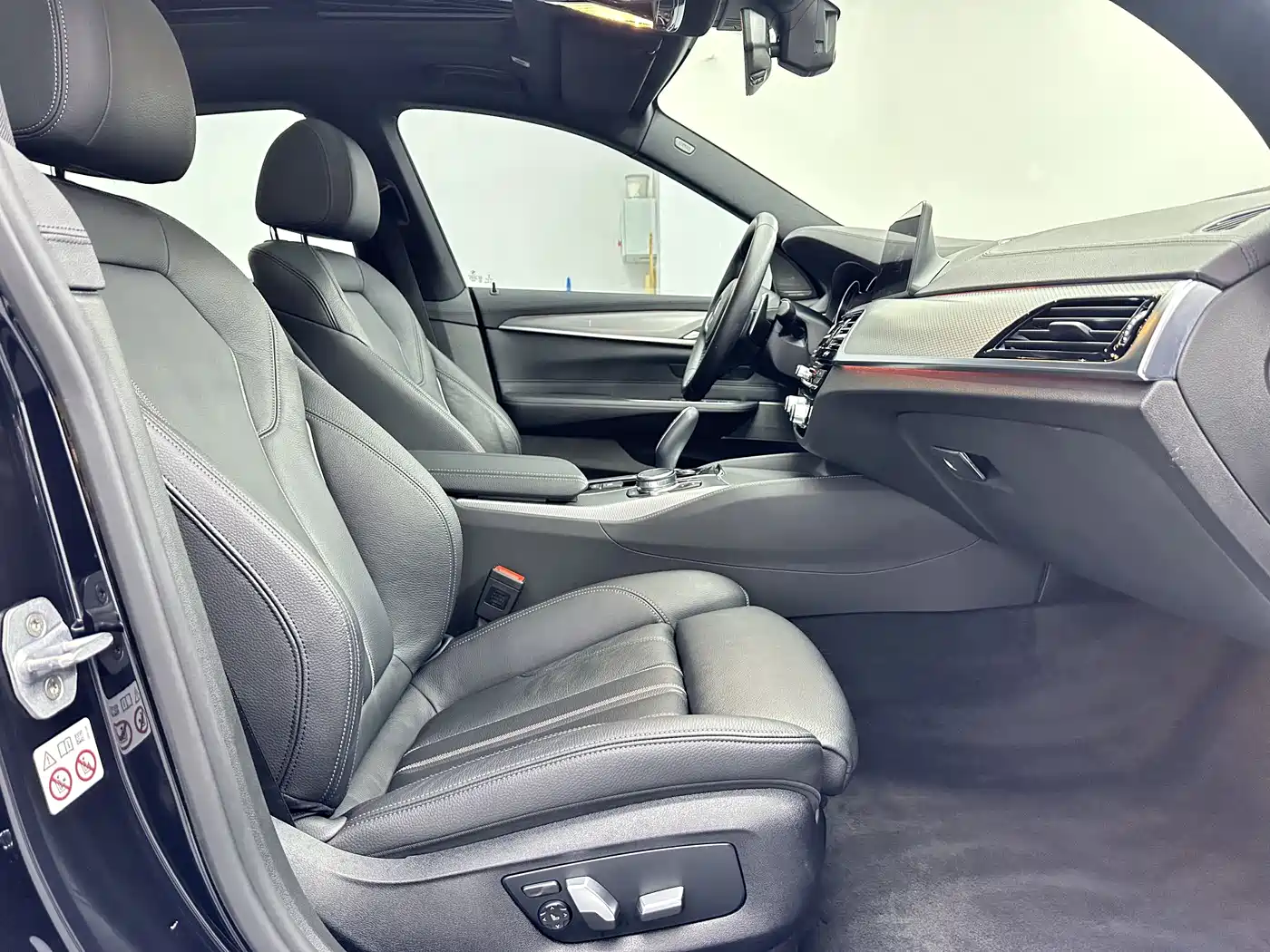 BMW 6 Series GT 2018 630i Luxury Design Package фото 13