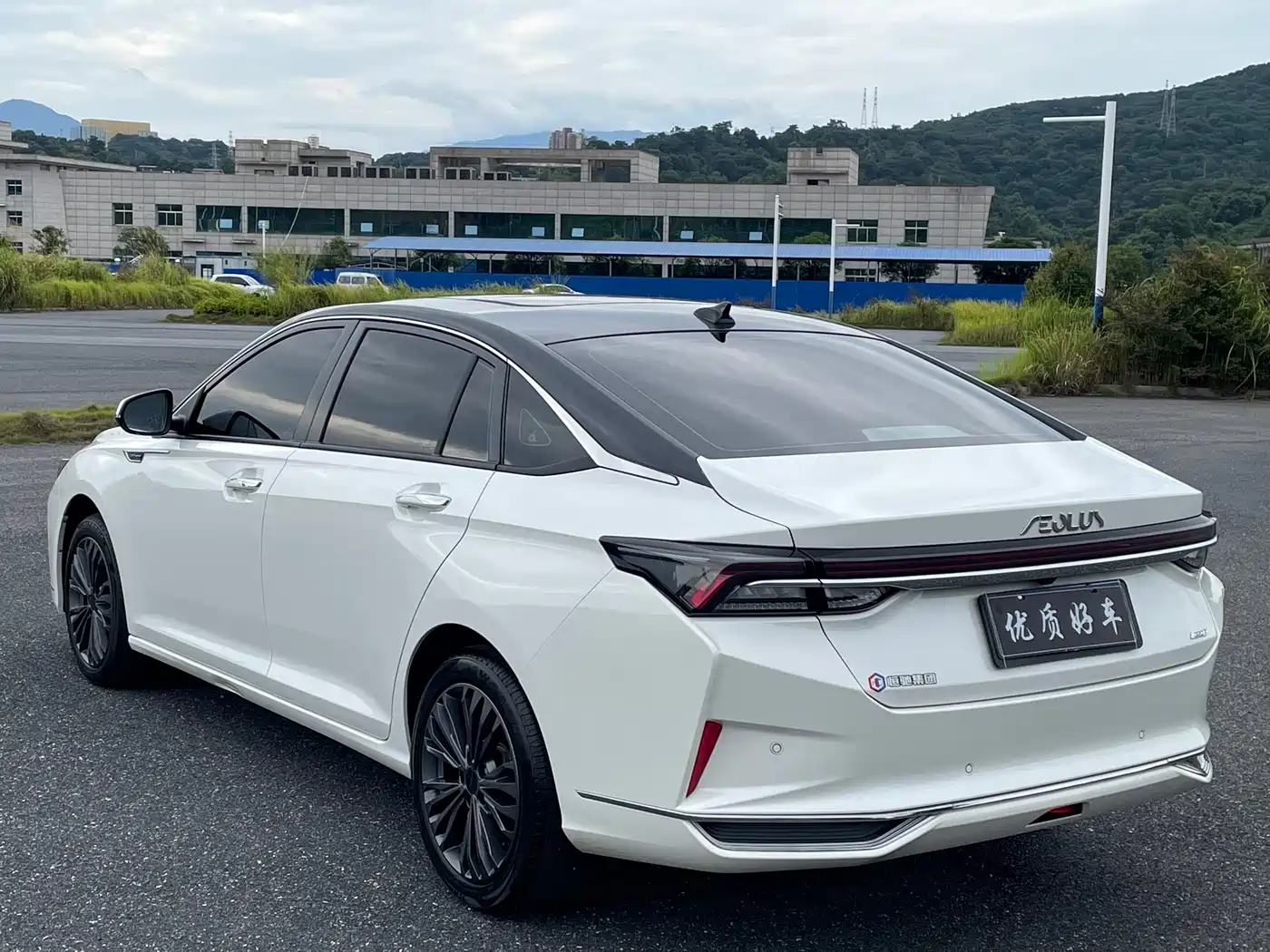 DONGFENG YI HYUN MAX