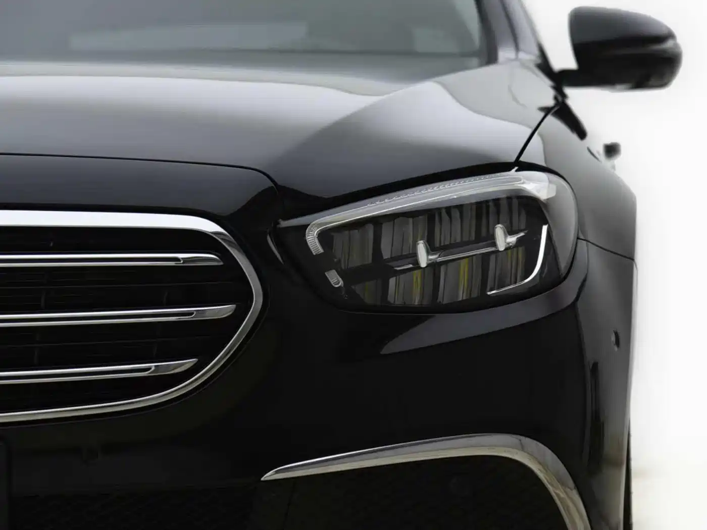 Mercedes-Benz E-Class 2022 Second Facelift E 300 L Luxury фото 2