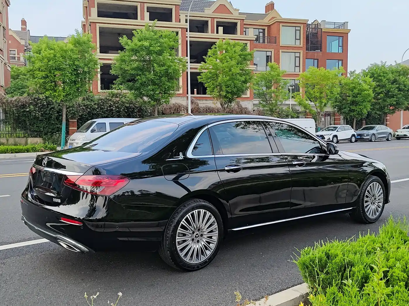 Mercedes-Benz E-Class 2022 Second Facelift E 300 L Luxury фото 34